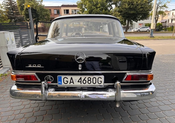 Mercedes-Benz Inny cena 78000 przebieg: 67000, rok produkcji 1966 z Gdynia małe 121